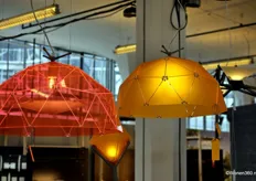 Lartura ontwerpt iconische lampen voor moderne privé- en zakelijke interieurs.